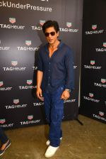 Shah Rukh Khan launches Tag Heuer_s Don_t Crack Under Pressure initiative in Mumbai on 29th June 2015 (3)_55923b985c717.JPG