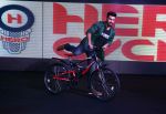 Arjun Kapoor promotes hero cycles in delhi on 30th June 2015 (23)_5593c9225e9a4.jpg