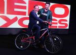 Arjun Kapoor promotes hero cycles in delhi on 30th June 2015 (25)_5593c92406410.jpg