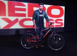 Arjun Kapoor promotes hero cycles in delhi on 30th June 2015 (26)_5593c924bdb1c.jpg