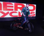 Arjun Kapoor promotes hero cycles in delhi on 30th June 2015 (29)_5593c9270d4ec.jpg