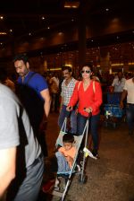 Ajay Devgan and Kajol return from London along with mom and kids on 2nd july 2015 (16)_5596315d8a330.JPG