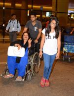Ajay Devgan and Kajol return from London along with mom and kids on 2nd july 2015 (3)_5596317b89159.JPG