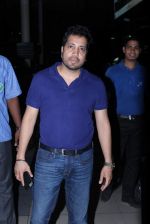 Mika Singh snapped at domestic airport in Mumbai on 2nd July 2015 (38)_559631ddc0ba0.JPG