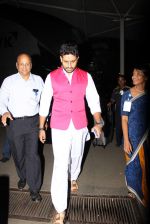 Abhishek Bachchan snapped at the airport on 3rd July 2015 (10)_5597c1f99cee0.JPG