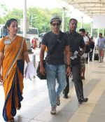 Farhan Akhtar snapped at domestic airport on 3rd July 2015 (21)_5597c1d38aa48.JPG