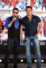 Salman Khan at Bajrangi Bhaijaan song launch in J W Marriott on 3rd July 2015 (27)_5597c9c157909.jpg