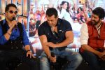 Salman Khan, Mika Singh, Kabir Khan at Bajrangi Bhaijaan song launch in J W Marriott on 3rd July 2015 (11)_5597c89780d4c.jpg