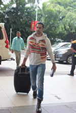 Kunal Kapoor snapped at domestic airport on 5th July 2015 (35)_559a16e423668.JPG