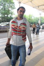 Kunal Kapoor snapped at domestic airport on 5th July 2015 (39)_559a16e67c7d5.JPG