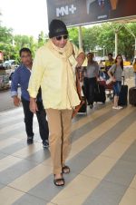 Mithun Chakraborty snapped at Mumbai airport on 5th July 2015 (24)_559a44c27621d.jpg