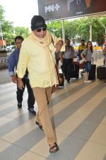 Mithun Chakraborty snapped at Mumbai airport on 5th July 2015 (25)_559a44c2e8c87.jpg