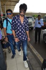 Shahid kapoor snapped at Mumbai airport on 5th July 2015 (25)_559a44cd4bbd4.jpg