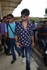 Shahid kapoor snapped at Mumbai airport on 5th July 2015 (32)_559a44d16a892.jpg