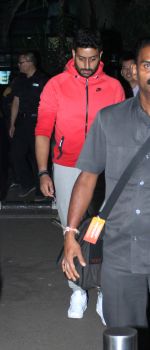 Abhishek Bachchan arrives from Delhi and then leaves for Australia on 6th July 2015 (1)_559b6b8de0e13.JPG