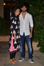 Shahid Kapoor and Meera snapped at home on 8th July 2015 (38)_559f8d63aa876.JPG