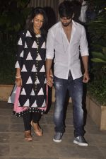Shahid Kapoor and Meera snapped at home on 8th July 2015 (5)_559f8d777a87a.JPG