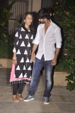 Shahid Kapoor and Meera snapped at home on 8th July 2015 (8)_559f8d551e68b.JPG