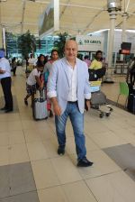 Anupam Kher snapped at airport  on 10th July 2015 (2)_55a10b79501b1.JPG