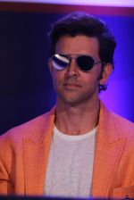 Hrithik Roshan snapped at Indian Super League auctions on 10th July 2015 (69)_55a0f7eb03663.JPG