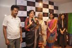 Waheeda Rehman at Krishna Mehta_s store in association with Tata Medical Center in Chowpatty on 10th July 2015 (46)_55a10c0712f2d.JPG