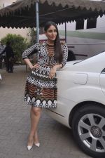 Kareena Kapoor snapped in mehboob on 13th July 2015 (5)_55a4b0a730dfc.JPG