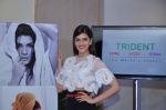 Kriti Sanon as the Trident brand ambassador in NSE on 14th July 2015 (11)_55a5feaf77a43.JPG