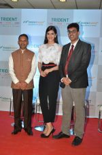 Kriti Sanon as the Trident brand ambassador in NSE on 14th July 2015 (25)_55a5feb9bbe4a.JPG