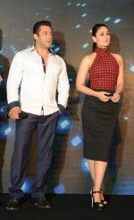 Salman Khan, Kareena Kapoor at Bajrangi Bhaijaan promotions in Delhi on 14th July 2015 (64)_55a5fd46231c6.jpg