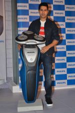 Varun Dhawan as the new face of Philips in Palladium on 14th July 2015 (23)_55a5ffd345467.JPG