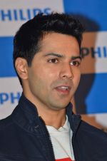 Varun Dhawan as the new face of Philips in Palladium on 14th July 2015 (41)_55a5ffdd44902.JPG