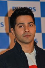 Varun Dhawan as the new face of Philips in Palladium on 14th July 2015 (53)_55a5ffe490e3a.JPG
