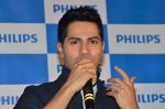 Varun Dhawan as the new face of Philips in Palladium on 14th July 2015 (56)_55a5ffe654ab3.JPG