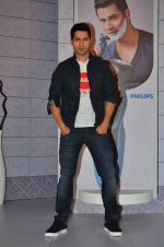 Varun Dhawan as the new face of Philips in Palladium on 14th July 2015 (68)_55a5ffed3514e.JPG