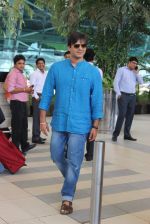 Vivek Oberoi snapped at airport on 14th July 2015 (18)_55a5fc37e9de1.JPG