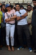 Jacqueline Fernandez at Dino Morea_s free public gym launch in marine Drive on 15th July 2015 (38)_55a772a897c61.JPG