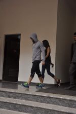 Shahid Kapoor, Mira Rajput snapped outside a gym in Bandra on 16th July 2015 (9)_55a7c3838a456.JPG