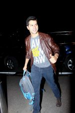 Varun Dhawan snapped as he leaves for Rohit Dhawan_s shoot Dhishoom in International Airport on 15th July 2015 (3)_55a7713f189d6.JPG