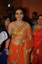 Raveena Tandon at TSR Tv9 national film awards on 18th July 2015 (316)_55acddd2645a0.jpg