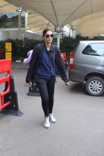 Sonam Kapoor snapped at Airport on 20th July 2015 (73)_55ad070e0fbdd.JPG