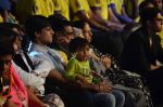 Vivek Oberoi with son at Pro Kabaddi day 3 in NSCI on 20th July 2015 (174)_55adecc57168b.JPG
