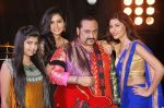 Lesle Lewis flanked by the desi girls at the video shoot of his upcoming singles Dil Chahe Desi Girl_55af8e90c24bf.jpg