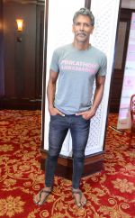 Milind Soman at Pinkathon press meet in Delhi on 28th July 2015 (9)_55b8c7d7b459a.jpg