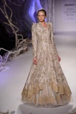 Model walks for Gaurav Gupta at India Couture week day 2 on 30th July 2015 (99)_55bb27409a9b9.JPG