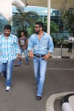Sunil Shetty snapped at the airport in Mumbai on 31st July 2015 (35)_55bba7ab7872f.JPG