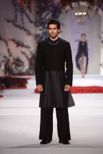 Model walk the ramp for Varun Bahl Show at AICW 2015 Day 3 on 31st July 2015 (239)_55bcafbb5ef2e.JPG