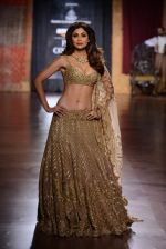 Shilpa Shetty at  India Couture Week on 1st Aug 2015 (45)_55bce24d0a0a6.jpg