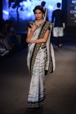 Model walk for Debarun Show at India Couture Week 2015 on 1st Aug 2015  (19)_55be155e34d5d.JPG