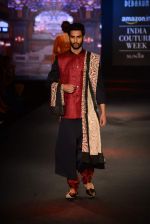 Model walk for Debarun Show at India Couture Week 2015 on 1st Aug 2015  (85)_55be159e832e2.JPG