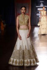 Model walk for Harpreet and Rimple Narula Show at India Couture Week 2015 on 1st Aug 2015  (11)_55be1431637f3.JPG